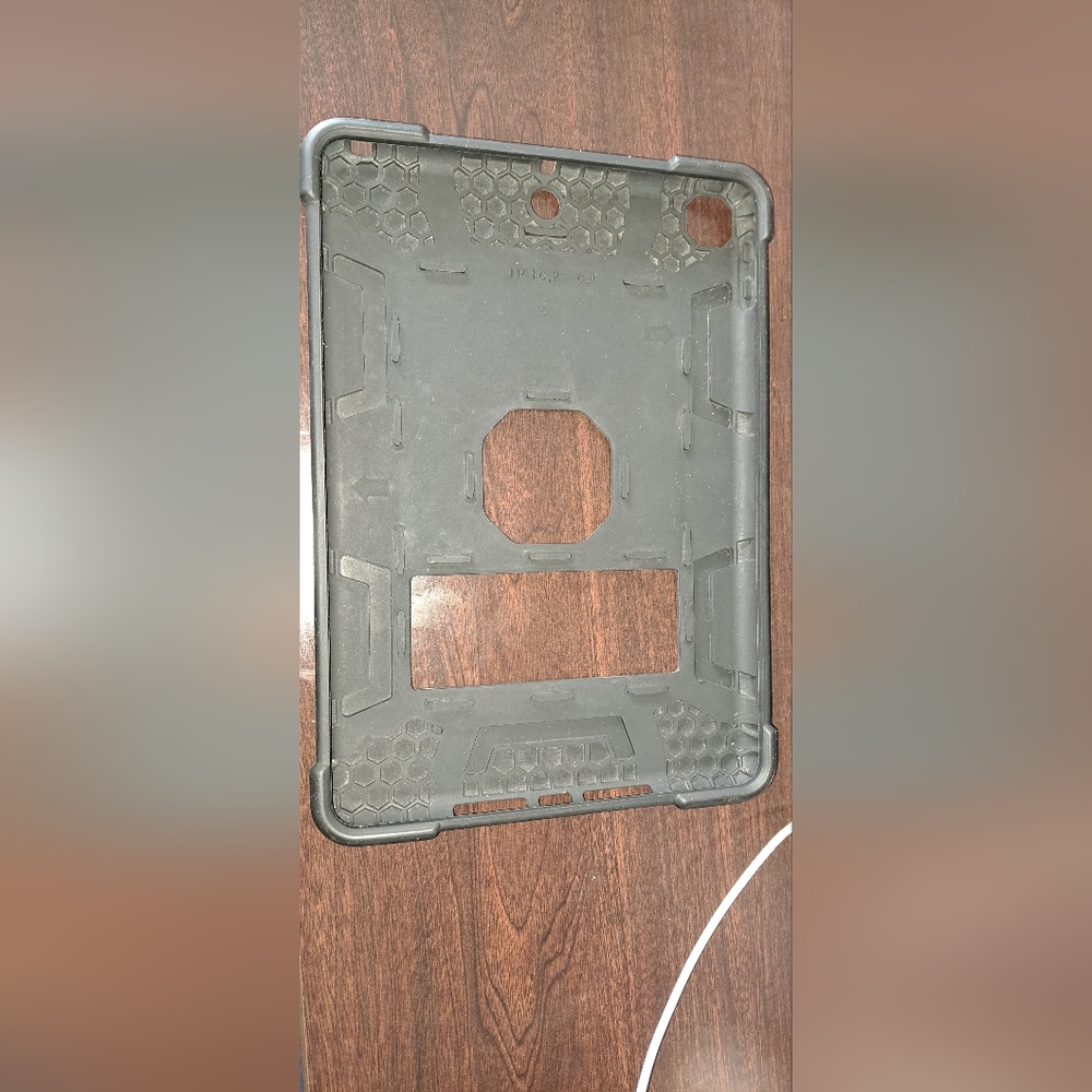 Ipad case holder (9th generation)